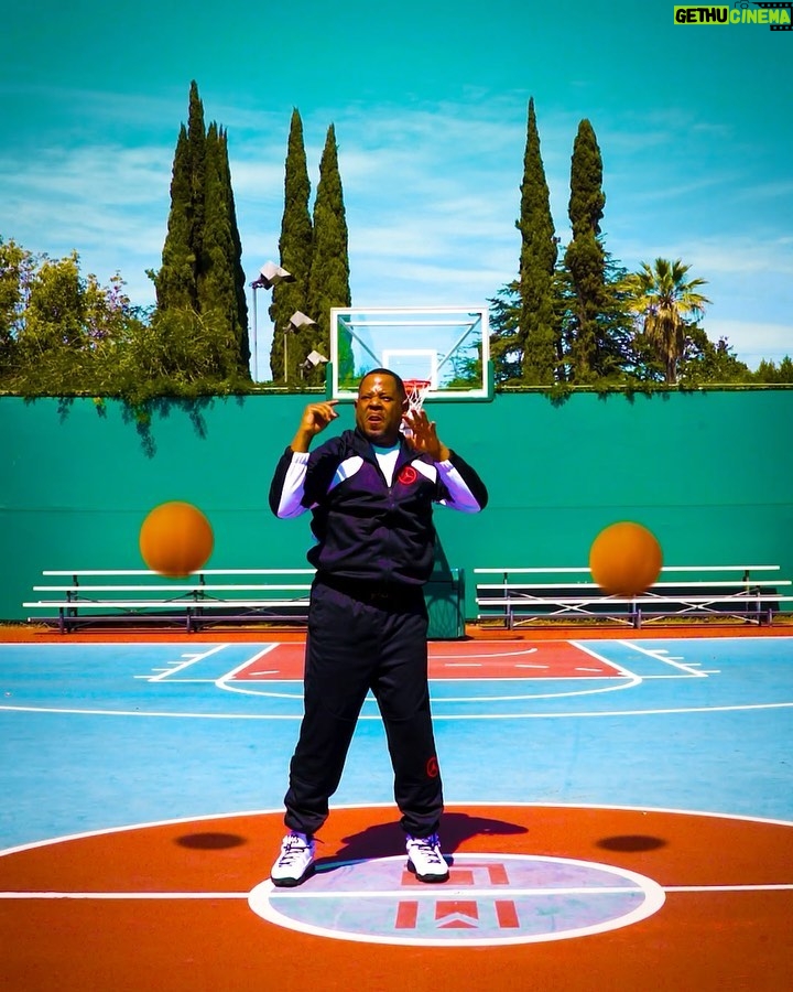 Martin Lawrence Instagram - Tag an @nba team who needs Ol' Marty Mar to get that 🏀🏆 #teammartymar #bastketball @runteldatentertainment 🎥 @katyschlemmer Los Angeles, California