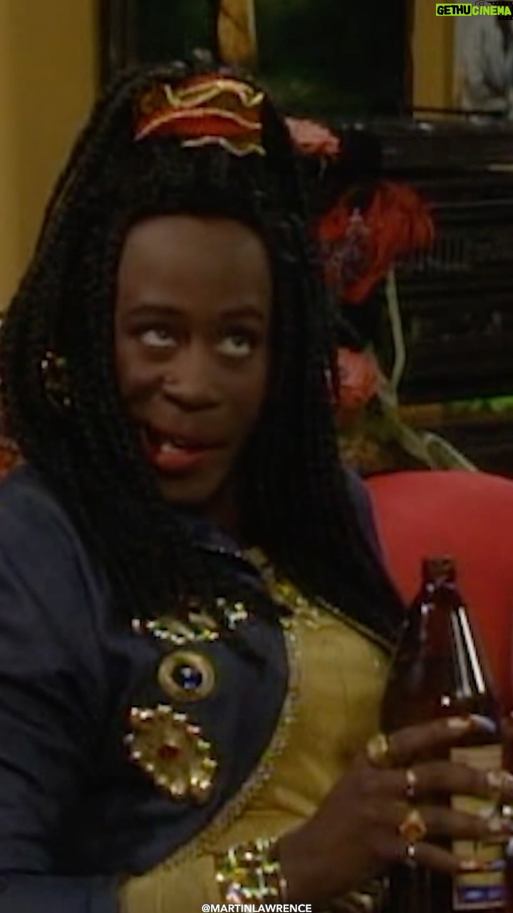 Martin Lawrence Instagram - Gotta get that mood right on Valentineās Day! 𤣠#martin #valentines #mood @kidfromkidnplay @martinlawrenceshop Los Angeles, California