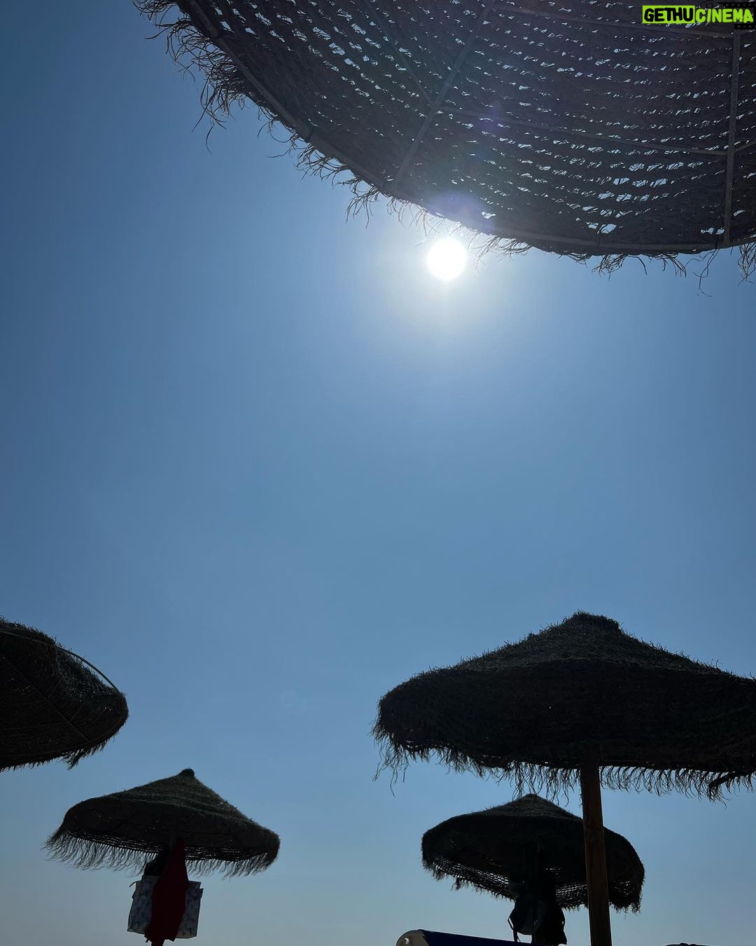 Martita de Graná Instagram - Ahora si,adiós Cádiz, adiós verano❤️ con nueva alergia al sol incluida, pero feliz que es lo que importa💪🏻 Zahara De Los Atunes Cadiz