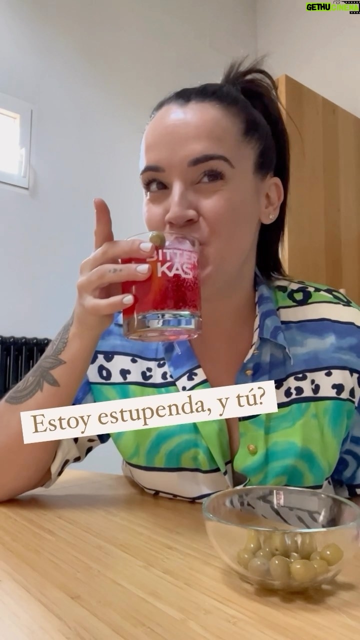 Martita de Graná Instagram - El arte de ligar en otro idioma. Feliz San Valentín ❤️ #BitterKasOldIsCool @kas_oficial