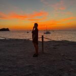 Martita de Graná Instagram – Ibiza ☘️y su energía 💫💫

Estuve viviendo en esta isla maravillosa antes de empezar con todo este mundo, era camarera en un hotel; fué entonces cuando me enamoré de este lugar. Trabajé duro pero disfruté más. Nunca me canso de venir aquí. 🌿🌿