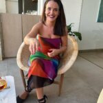 Martita de Graná Instagram - Ibiza ☘️y su energía 💫💫 Estuve viviendo en esta isla maravillosa antes de empezar con todo este mundo, era camarera en un hotel; fué entonces cuando me enamoré de este lugar. Trabajé duro pero disfruté más. Nunca me canso de venir aquí. 🌿🌿