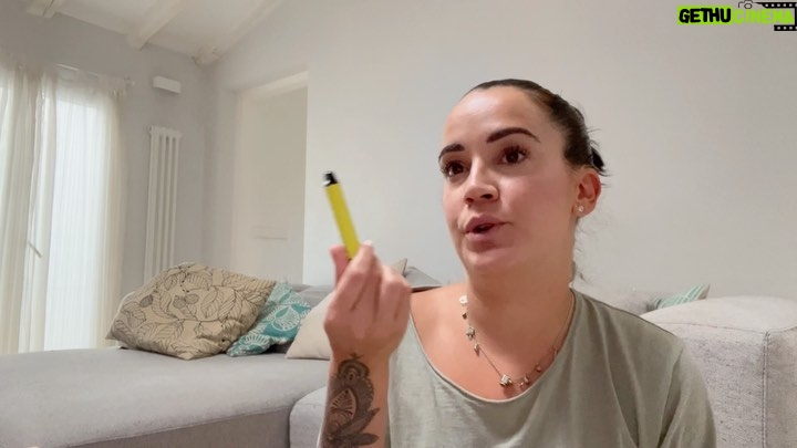 Martita de Graná Instagram - El tabaco es un asco. Animo a todo el mundo a dejar de fumar porque es algo inútil y sin sentido, solo llevo un mes y precisamente hago este vídeo para que tod@s lo sepáis y sentirme profundamente avergonzada si me ocurre volver a echarme un cigarro a la boca algún día. Fuerza de voluntad ven a mí.
