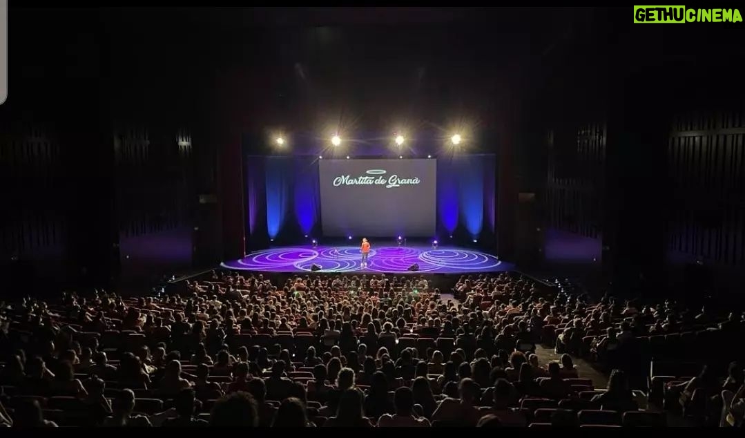 Martita de Graná Instagram - Más de 200.000 entradas vendidas con este, mi primer show. Mu fuerte. Ahora me pillo un descanso, porque mi cabeza lo necesita, porque este camino a parte de darte alegrías tiene sus dificultades, y ha llegado el momento de parar. Gracias a tod@s los que habéis hecho posible esto.❤ Palacio de Exposiciones y Congresos de Granada