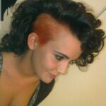 Martita de Graná Instagram - Me he cambiado el pelo más que las bragas. ¿ Vosotr@s también cambiáis de look cuando queréis un cambio en vuestra vida? En la primera foto sobre el año 2012 el lado rapado me lo cambiaba de color, era maestra, y cuando lo llevaba blanco los niñ@s creían que estaba malita. Que recuerdos. Fué un año durillo.