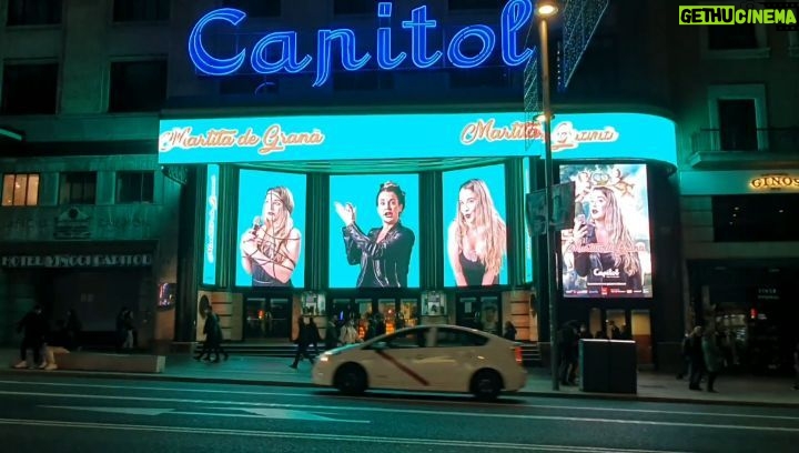 Martita de Graná Instagram - Gran Vía, Madrid.🙌 Orgullosa de poder seguir luchando para conseguir cosas como esta. Un sueño para mí.💜 Gracias a todos los que lo hacéis posible. Nunca os rindáis, y que nadie os quite las ganas.💪💪