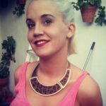 Martita de Graná Instagram - Me he cambiado el pelo más que las bragas. ¿ Vosotr@s también cambiáis de look cuando queréis un cambio en vuestra vida? En la primera foto sobre el año 2012 el lado rapado me lo cambiaba de color, era maestra, y cuando lo llevaba blanco los niñ@s creían que estaba malita. Que recuerdos. Fué un año durillo.