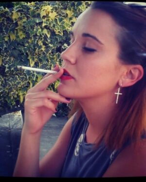 Martita de Graná Instagram - Me he cambiado el pelo más que las bragas.

¿ Vosotr@s también cambiáis de look cuando queréis un cambio en vuestra vida? 

En la primera foto sobre el año 2012 el lado rapado me lo cambiaba de color, era maestra, y cuando lo llevaba blanco los niñ@s creían que estaba malita. Que recuerdos. Fué un año durillo.