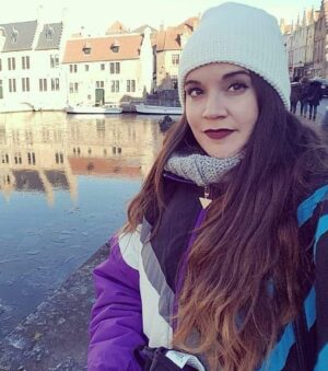 Martita de Graná Instagram - Me he cambiado el pelo más que las bragas.

¿ Vosotr@s también cambiáis de look cuando queréis un cambio en vuestra vida? 

En la primera foto sobre el año 2012 el lado rapado me lo cambiaba de color, era maestra, y cuando lo llevaba blanco los niñ@s creían que estaba malita. Que recuerdos. Fué un año durillo.