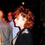 Martita de Graná Instagram - Me he cambiado el pelo más que las bragas. ¿ Vosotr@s también cambiáis de look cuando queréis un cambio en vuestra vida? En la primera foto sobre el año 2012 el lado rapado me lo cambiaba de color, era maestra, y cuando lo llevaba blanco los niñ@s creían que estaba malita. Que recuerdos. Fué un año durillo.