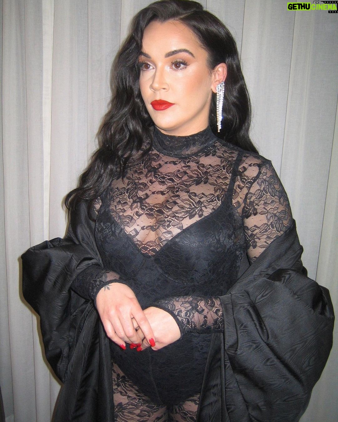 Martita de Graná Instagram - Festival de Málaga 🎬 gracias un año más @festivalmalaga Un orgullo tener un festival internacional de cine tan importante en la tierra. Viva Málaga ❤️❤️ Gracias querido @miguelbling por dejarme siempre tan mona💅💅💅 Makeup: @fentybeauty @fentyskin Hair: @lorealpro Estilismo: @whatfashionistameans Málaga, Spain