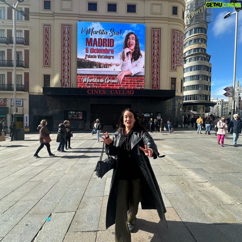 Martita de Graná Instagram - Madrid, 6 de diciembre. Se lía 🔥 Mi careto en pleno Callao, flipas. Has visto ya mi nuevo show? Entradas en www.martitadegrana.com ❤️ Plaza del Callao