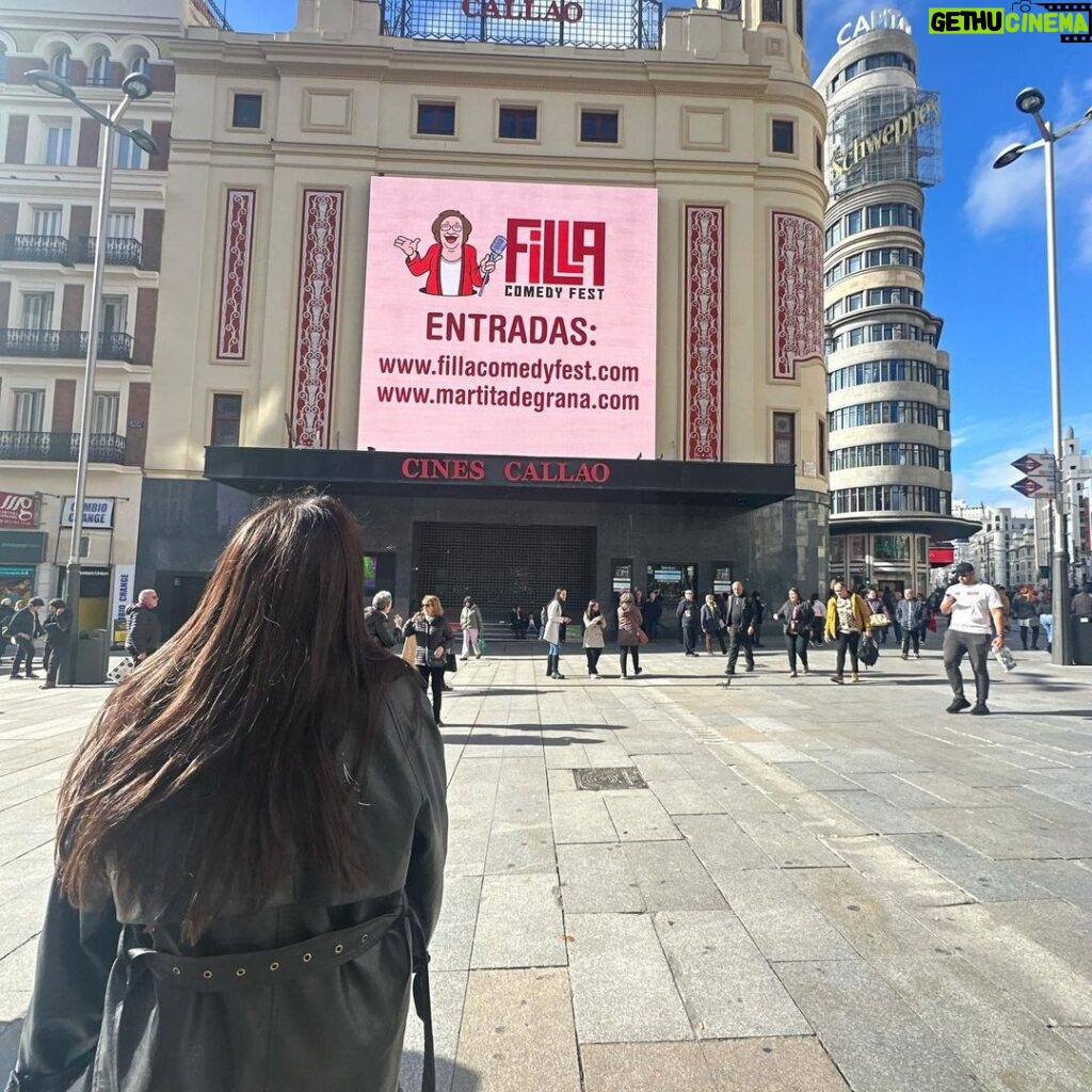 Martita de Graná Instagram - Madrid, 6 de diciembre. Se lía 🔥 Mi careto en pleno Callao, flipas. Has visto ya mi nuevo show? Entradas en www.martitadegrana.com ❤️ Plaza del Callao
