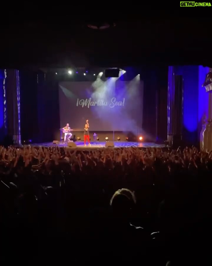 Martita de Graná Instagram - Barcelona, 5000 gracias.❤️ Que suerte tengo joder. Gracias a tod@s los que me hacéis tan feliz y me dejáis cumplir mi sueño cada día🥹🥹🥹🥹 No puedo pedirle mas a la vida❤️ Gracias a mi equipazo de machos ( The MDG crew) @franki_montes @pablo_lastra_drums @davidsegura_ertomate y a @ninona_producciones por estar siempre.🍀🍀 Coliseum Barcelona
