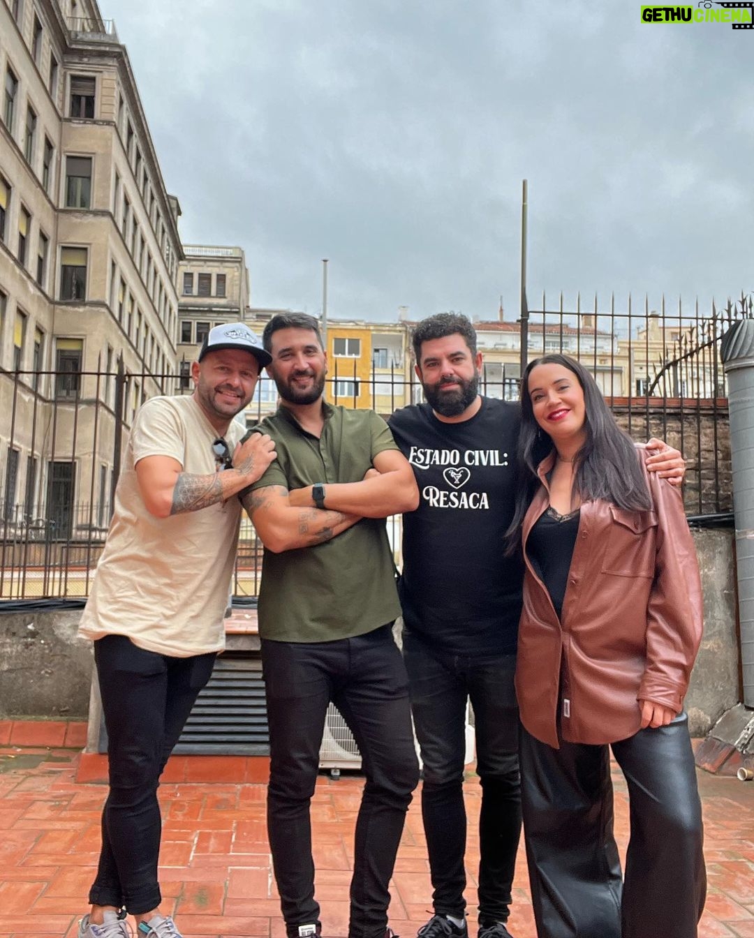 Martita de Graná Instagram - Barcelona, 5000 gracias.❤️ Que suerte tengo joder. Gracias a tod@s los que me hacéis tan feliz y me dejáis cumplir mi sueño cada día🥹🥹🥹🥹 No puedo pedirle mas a la vida❤️ Gracias a mi equipazo de machos ( The MDG crew) @franki_montes @pablo_lastra_drums @davidsegura_ertomate y a @ninona_producciones por estar siempre.🍀🍀 Coliseum Barcelona