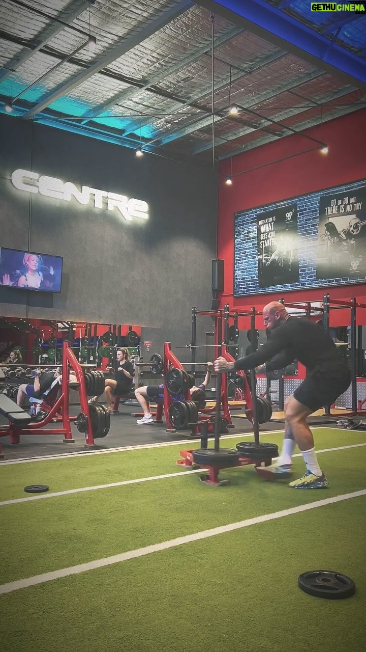 Martyn Ford Instagram - Get comfortable, being uncomfortable … I constantly change it up, WHY? To keep the body and brain stimulated, to find games i can play within the training schedule, I need fun, I need competition, I need challenges, fresh challenges … here is a great way to change up the monotonous drag in which many programs can take you #fitness #fun #challenge