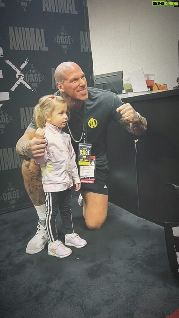 Martyn Ford Instagram - It costs nothing to be nice and smile ❤️ @animalpak #arnold #animalpak #benice #smile