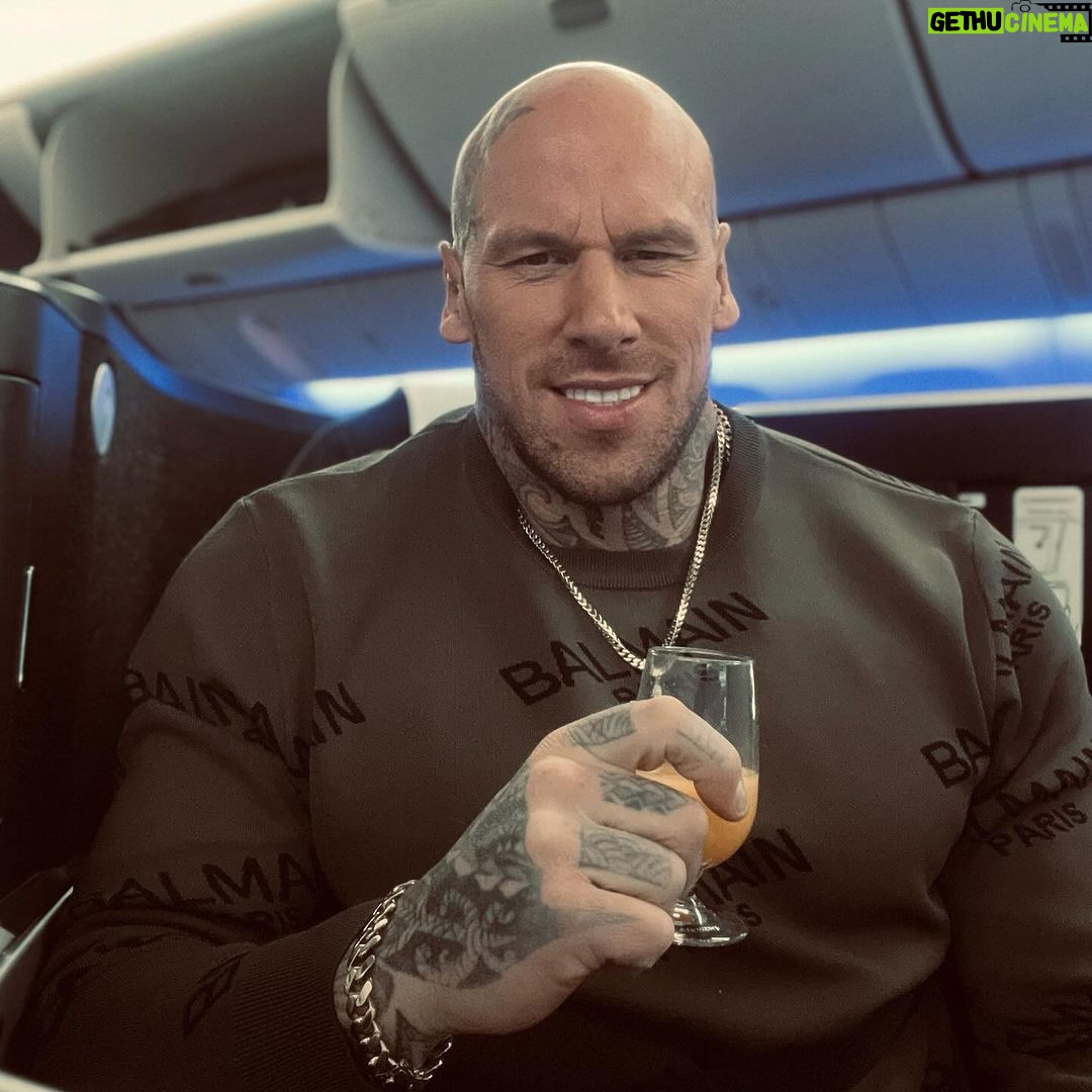 Martyn Ford Instagram - America 🇺🇸 to England 🏴 …. Here we come … onwards, and upwards. 🌏🌍🌎 …. #flight #travel #world