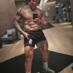Martyn Ford Instagram - Fasted training, at 2 am, actually is kind of incredible, I’ve learned to fall in love with it, there’s something that really brings out the best in you, the challenge, the desire … the commitment … not to mention the @animalpak pre workout helps hahaha love the challenge, love the discipline, enjoy the journey #animalpak #gym #health #training