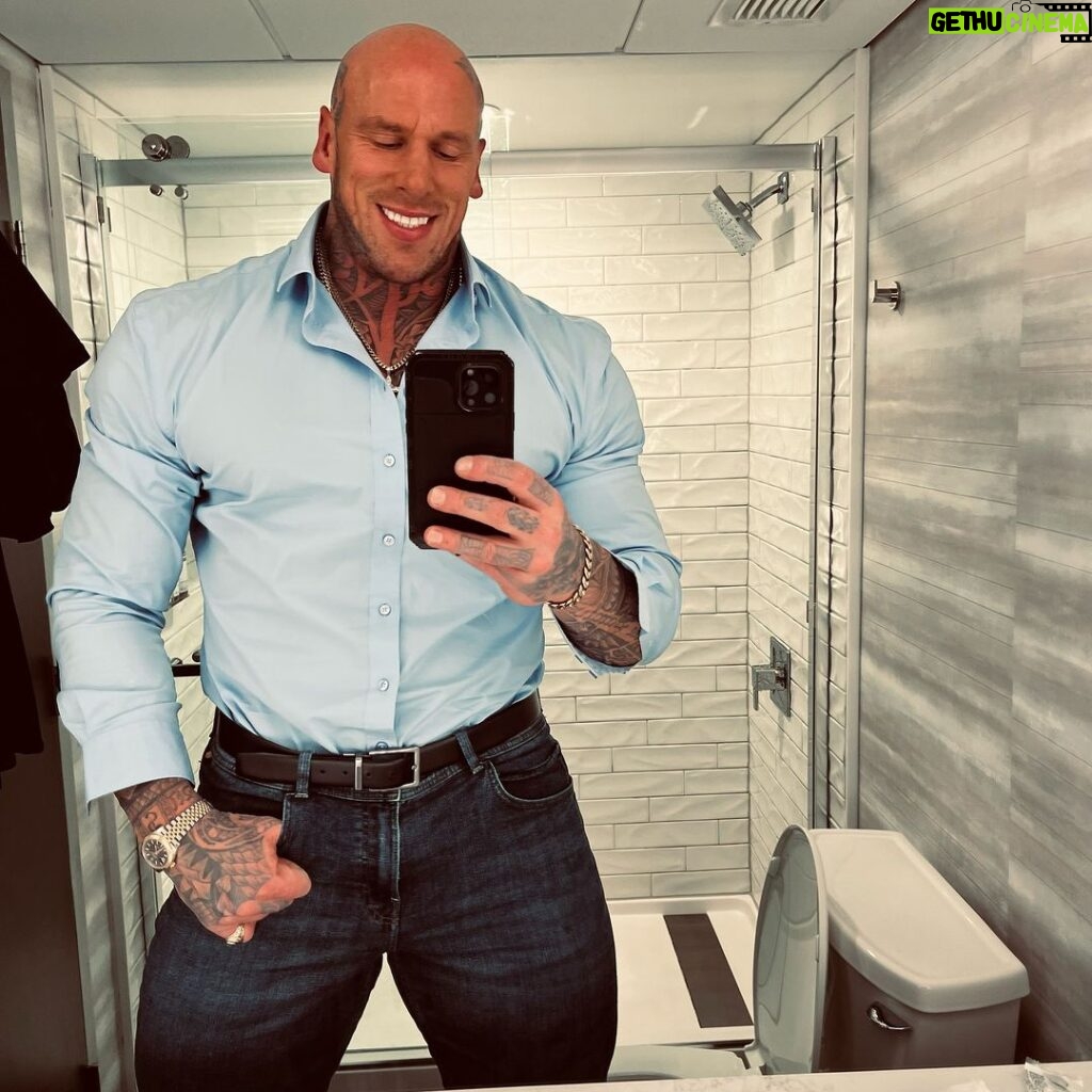 Martyn Ford Instagram - Remember, it costs nothing to smile. Your facial expression impacts not only you, but the people around you … if you want to attract GOOD ENERGY, be sure to beam out your own … #smile #goodenergy #positivity Columbus, Ohio