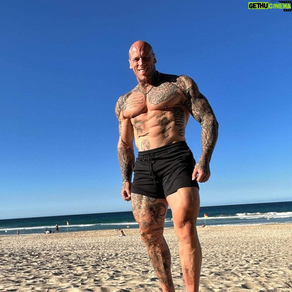 Martyn Ford Instagram - What a day ❤️ …. Sun has been blasting, head has been burnt … all in all … success 😂 #australia #love #GC …. What to do tomorrow 🤔 … suggestions pls people 🤛🙏 Australia