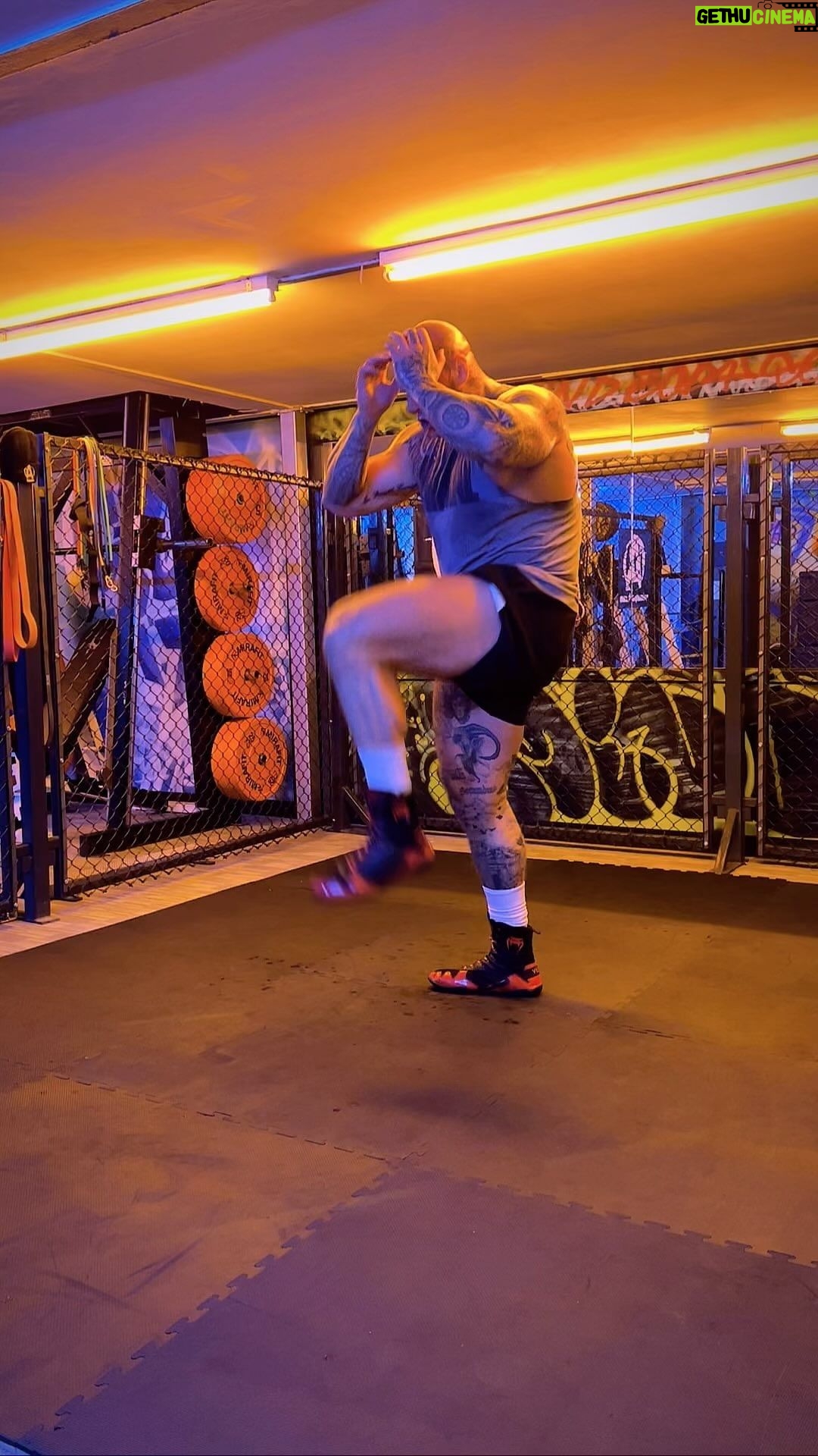 Martyn Ford Instagram - Life is always a journey … BUT to get to where you need to be, you must do so in stages …. I’m no where near where I want to be, but each session, im one step closer. Fitness is coming back, movement also slowly coming back …. The GOAL is to be dynamic, flexible, fast and responsive … Fuelled by @animalpak … juiced aminos .. animal pak …. Creatine … Pre and intra workout … followed by isolate whey post. #animalpak #fitness #legs #work #fight #movement