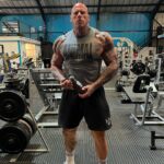Martyn Ford Instagram - Every story needs … A beginning, A middle, And an END. Start your Story TODAY …. Want to change, need help getting starting, need accountability, support, guidance, advice !!! That’s what I love the most, currently I’m off work, so I plenty of free time, and my mind needs to stay BUSY, so any training related questions please feel free to DM me and I’ll be sure to get back, alternatively check out www.martynfordcoaching (LINK IN BIO) if you require more in-depth help. #animalpak #gym #fitness #muscle #fatloss #coaching #personaltrainer #transfomation CLICK LINK IN BIO 👀👀👀