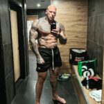 Martyn Ford Instagram - Well, this has to be the fastest cut I’ve EVER DONE ….. we are still 4 days away from filming, so I know I can still drop a load more, the joy of not knowing when filming starts 😂 …. But as always, I love a challenge, and I’m extremely happy with results so far. Down from 142kg and now sitting at 137kg in 4 days, training 4-5 hours a day, sauna and 80g of carb a day 😂🤦‍♂️ ….. it’s not ideal, but tough times, call for drastic measures ….. let’s get to work 👊🔥 HUGE shout out to @animalpak and the Animal Cuts, definitely added an extra dimension. #animalpak #fitness #fatloss