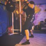 Martyn Ford Instagram - Sometimes, it’s nice just to hit something, instead of someone 🤷🏼‍♂️ … keep controlled aggression your vehicle to success. This is just fun, just for fitness, just for me … oh and for when my daughters need assistance 🤔👀😂 … have an incredible Monday and stay MOTIVATED to be the best version of you there is ❤️👊🌍 #monday #focus #hunger