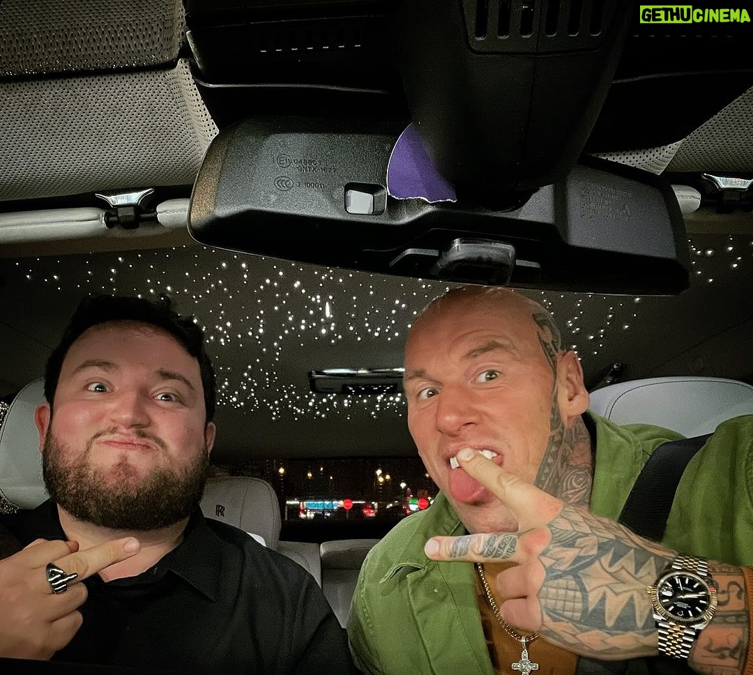 Martyn Ford Instagram - Ahhhh, my little brother came to visit, always brings out my sensible side 😂😂 @zachs_garage