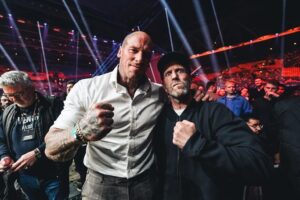 Martyn Ford Instagram - What an evening, so many memories …. @ricoverhoeven @jasonstatham @glorykickboxing

📸 @remyonline 

#glory #champ