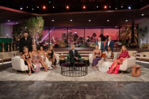 Mary Fitzgerald Instagram - Not only do you have a whole season to look forward to streaming tonight at midnight 

But then you get a REUNION you won't want to miss -- streaming WEDNESDAY, NOVEMBER 15 at 6pm PT/9pm ET only on Netflix!
🔥🤭🍿 

Hair: @evelynpaintshair 
Makeup: @champagneheidybeauty 
@studio_kay 

Dress Designer: @cc.coral @coral_castillo 

#season7 #netflix #realitytv #sellingsunset