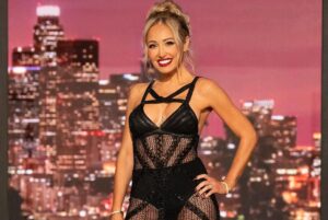 Mary Fitzgerald Instagram - Not only do you have a whole season to look forward to streaming tonight at midnight 

But then you get a REUNION you won't want to miss -- streaming WEDNESDAY, NOVEMBER 15 at 6pm PT/9pm ET only on Netflix!
🔥🤭🍿 

Hair: @evelynpaintshair 
Makeup: @champagneheidybeauty 
@studio_kay 

Dress Designer: @cc.coral @coral_castillo 

#season7 #netflix #realitytv #sellingsunset