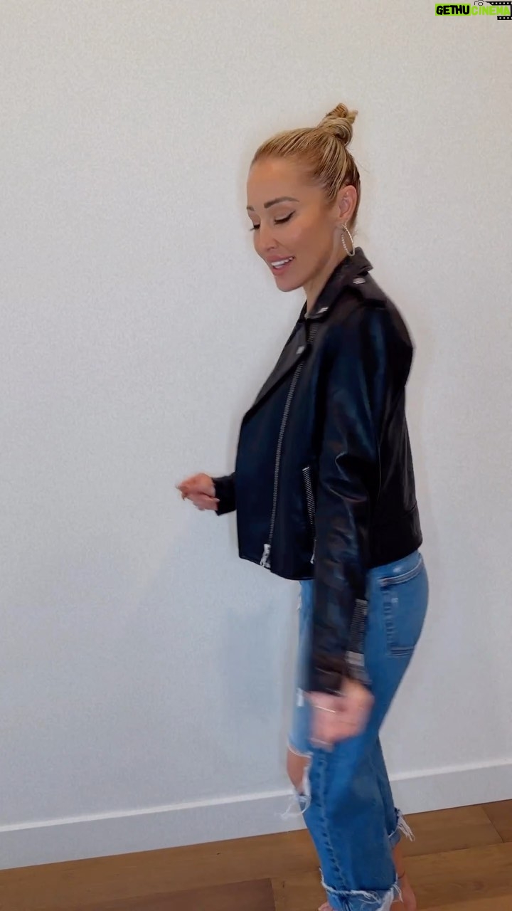 Mary Fitzgerald Instagram - POV When you have that “damn they’re still together type of love” But… everyone that watched season one of Selling Sunset thought Romain and I weren’t going to last … Until forever Baby ❤️🔥 @theromainbonnet #husbandandwife #maryandromain #love #couplesofinstagram #husband #marriage #mrsbonnet #fyp #explorepage #relationships #funnyreels #relationshiphumor