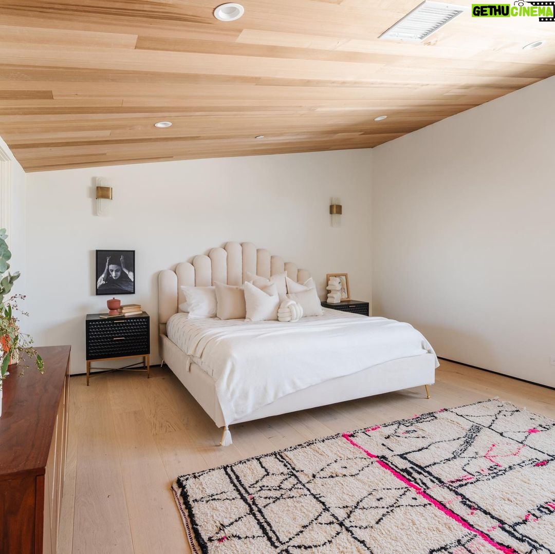Mary Fitzgerald Instagram - Just Listed ✨ 609 BROADWAY ST.- $5,849,000 A newly constructed contemporary duplex in the heart of Venice just blocks away from LA's trendiest street, Abbot Kinney. Completed in 2022, this legal duplex with fully approved Condo entitlements showcases an impeccable architectural design by the acclaimed architect Robert Thibodeau, with a front house featuring 4 beds/4 baths, and a back house offering 3 beds/3 baths, resulting in a generous combined area ofover 6,000 sq.ft. Outstanding features abound in this property, including Caesarstone kitchen countertops. stylish Carrera covered bathrooms. eye-catching cedar siding. exquisite white oak hardwood floors, and top-of-the-line appliances. Each structure is enhanced by a spacious loft area of 1,400 sq. ft. with impressive 15-foot ceilings and private rooftop decks, providing a serene retreat for relaxation and leisure. The main suite occupies the entire top floor of each home, while the entry level of each structure encompasses the remaining bedrooms and bathrooms, an entertainment room, and a convenient 4-car garage. The duplex currently generates an impressive $30,000 per month in collective rents from stable credit tenants with 12-month leases, with the front residence (4 beds spanning 2,916 sq. ft.) leased at $16,000/mo., and the back residence (3 beds and an ample 3,218 sq. ft.) leased at $14,000/mo., with separate utility meters. Furthermore, LA County has granted approval for the conversion of these two homes into condominiums. Upon the expiration of the existing leases, the new owner will have the flexibility to either enjoy both residences, or consider retaining one for personal use while selling/leasing the other unit. BEDS: 7 SQ. FT: 6,134 $5,849,000 BATHS: 7 PARKING: 8 CAR Listed By: @jasonoppenheim @theheatherraeelmoussa @theoppenheimgroup