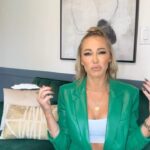 Mary Fitzgerald Instagram - POV when my assistant ask me for documents or passwords 🤪🤪🤪 Blazer: @generationloveclothing Makeup: @makeup__rozi Hair: @zaraa_hairstylist Glam Studio: @studio_kay #sellingsunset #realitytv #jokes #funnyreels #netflix #realestateagent #realestate #luxuryhomes #nowstreaming #theoppenheimgroup #marybonnet #officehumor