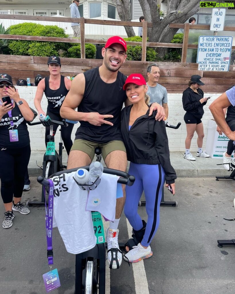 Mary Fitzgerald Instagram - My best cheerleader @themarybonnet , while biking for a charity event. Thanks to @turkishairlines for supporting us in this beautiful cause !!! 🙏🏼💯👊🏼 • • • • • • • • • #biking #charityevent #turkishairlines #cancer #fun #manathanbeach #lapier #marybonnet #romainbonnet #gymshark Manhattan Beach Pier