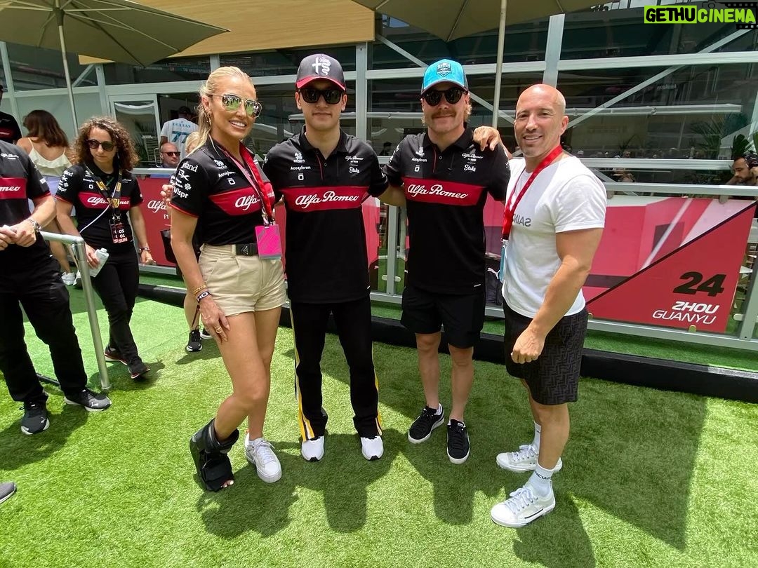 Mary Fitzgerald Instagram - Having a blast at the @f1 event here in Miami representing @alfaromeousa !! 🏎🏁 @alfaromeostake @f1paddockclu @f1mia #miamigp