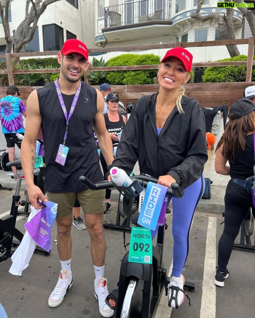 Mary Fitzgerald Instagram - My best cheerleader @themarybonnet , while biking for a charity event. Thanks to @turkishairlines for supporting us in this beautiful cause !!! 🙏🏼💯👊🏼 • • • • • • • • • #biking #charityevent #turkishairlines #cancer #fun #manathanbeach #lapier #marybonnet #romainbonnet #gymshark Manhattan Beach Pier