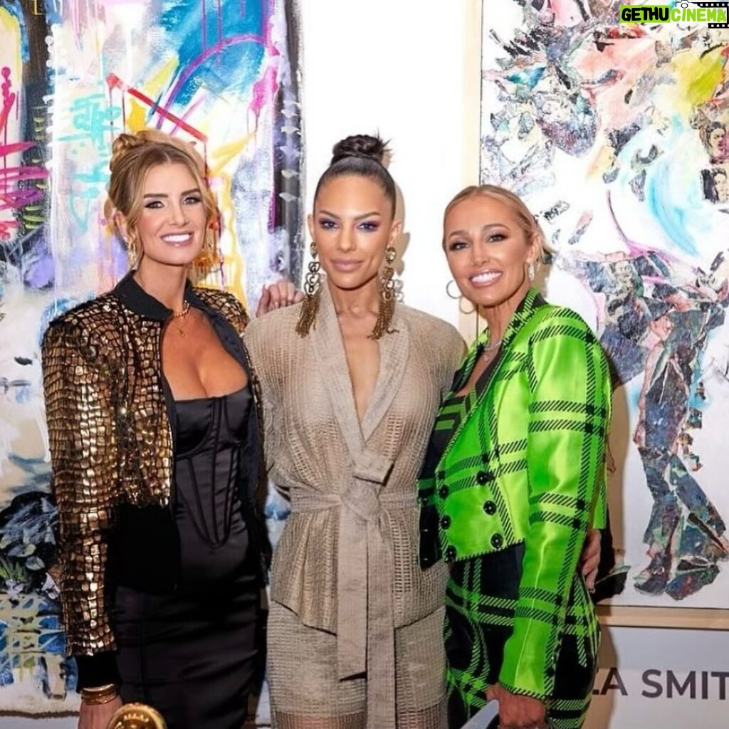 Mary Fitzgerald Instagram - So PROUD of @amanzasmith going after her dreams. I am so happy the rest of the world gets to see the MAGIC she creates! 👩‍🎨 🎨 🖼️ #mashgallery #mashgallerydtla #art #artist #paint #creative #amanzasmith #marybonnet #sellingsunset #netflix #womensupportingwomen #dreams #createmagic