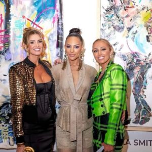 Mary Fitzgerald Instagram - So PROUD of @amanzasmith going after her dreams. 

I am so happy the rest of the world gets to see the MAGIC she creates! 👩‍🎨 🎨 🖼️ 

#mashgallery #mashgallerydtla #art #artist #paint #creative #amanzasmith #marybonnet #sellingsunset #netflix #womensupportingwomen #dreams #createmagic