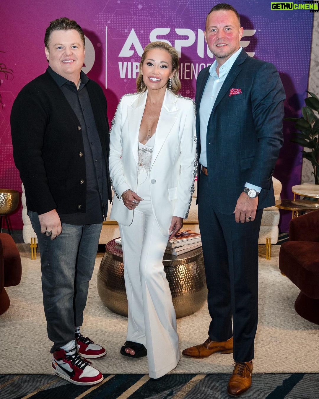 Mary Fitzgerald Instagram - What an AMAZING event! Thank you @aspiretour for having me! ❤️❤️❤️❤️❤️ 💄 @torimuah 👗 @nadinemerabi 📸 @davidjonphotography 🎥 @imthetyler #netflix #sellingsunset #motivation #motivationalspeaker #girlboss #aspire #aspiredenver #aspiretour2023 #networking #bossbabe #realestate #realityshow #theoppenheimgroup #publicspeaking Denver, Colorado