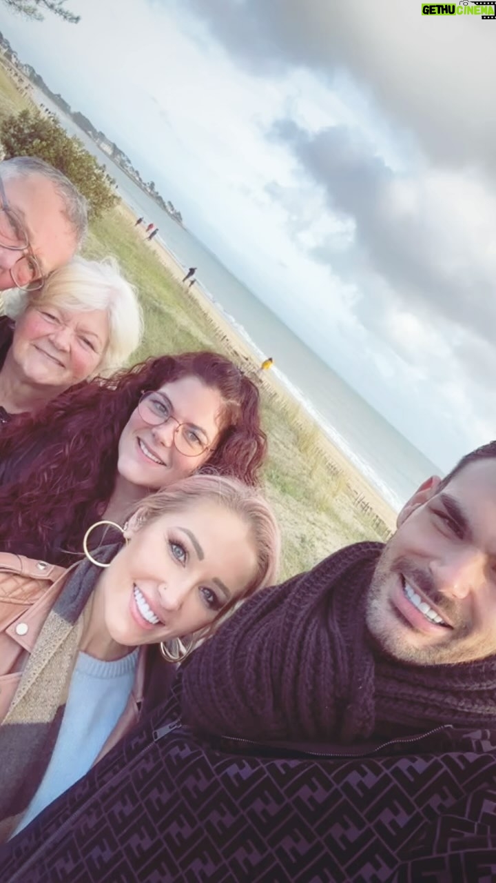 Mary Fitzgerald Instagram - Holidays in France with the Bonnets β€οΈπΎπ