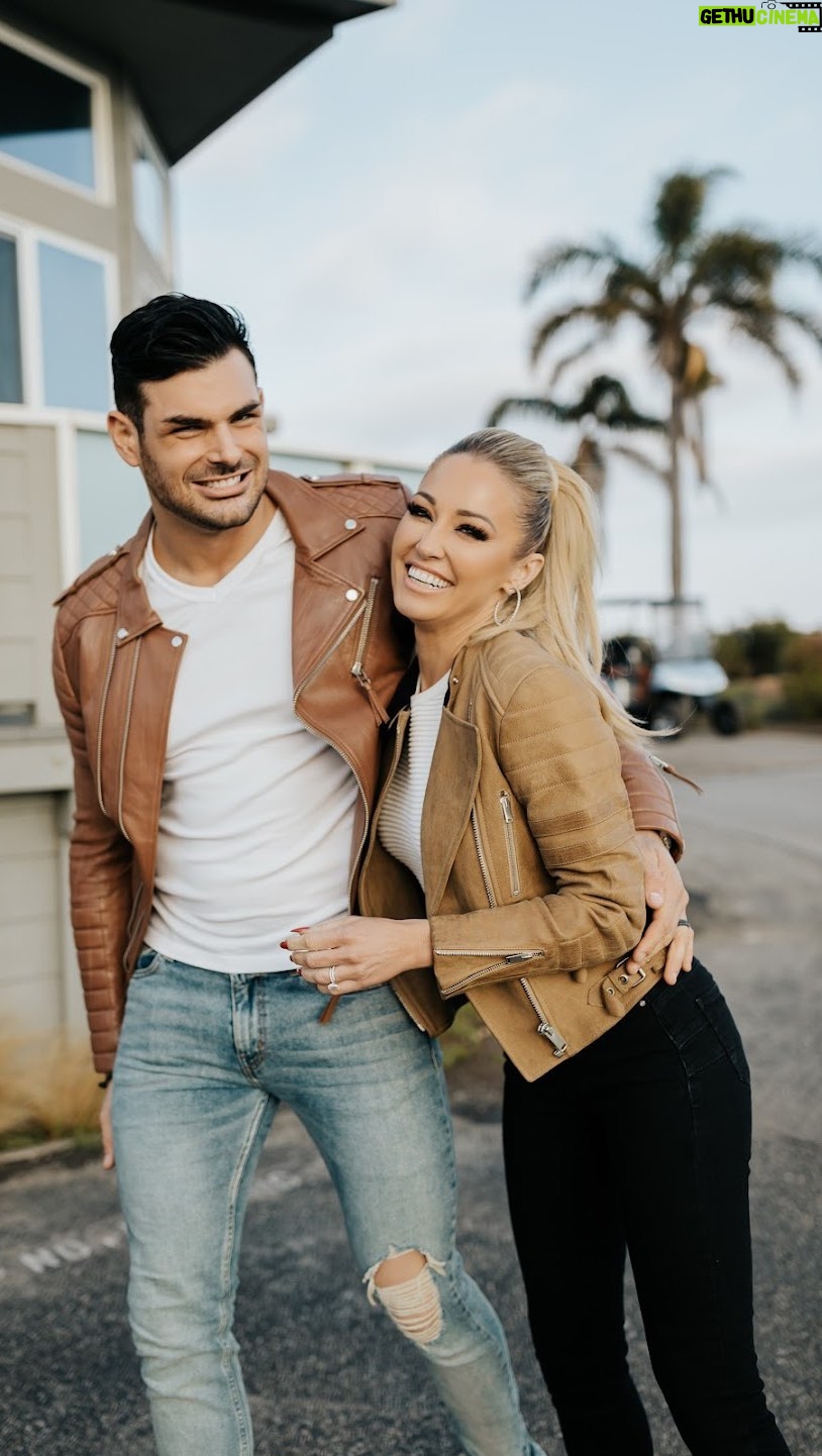 Mary Fitzgerald Instagram - PSA: To everyone who thinks I make Romain do Instagram reels and tik toks….. here is proof that he might even be into them a little more 🤣😅 Let’s make this fun what is a misconception someone has about your partner that is far from the truth? 🤣 #funnybts #funnyvideos #explore #maryandromain #couplegoals #sellingsunset #contentday