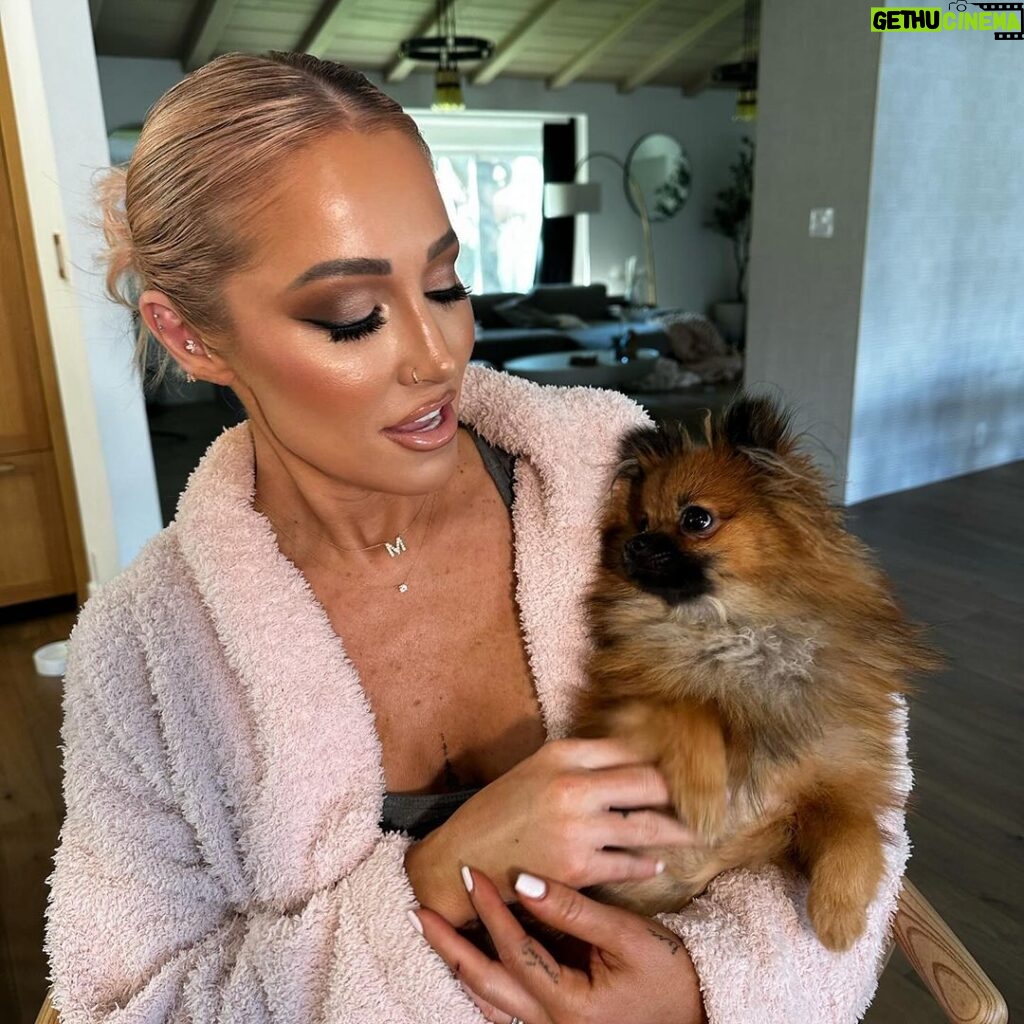Mary Fitzgerald Instagram - Swipe to see @sellingsunsetnetflix’s new glam assistant 🐕 Another amazing day on set w/ our beautiful angel @themarybonnet and her sweet fur babies 🤍 thank you for having me Mary! Love you! Hair + Makeup by Me Assisted my my sweet @lvmuabella + Thor 🐶 #sellingsunset #netflix #lamakeupartist #lasvegasmakeupartist