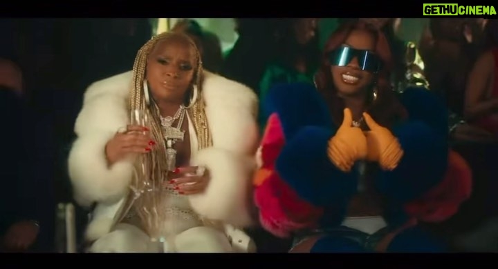 Mary J. Blige Instagram - Don’t cry my 🥷🏾 It’s been one helluva ride my 🥷🏾 In the middle of the trial I flipped pies my 🥷🏾 I did a joint with Mary J. Blige my 🥷🏾 🤪🤪🤪… Happy birthday Queen Mary 😘 @djkhaled ate this production @eifrivera best video director…period! ————————————————————————- Go run them numbers up on the official video Song available on all streaming platforms!!! #Reminisce #RemyMa