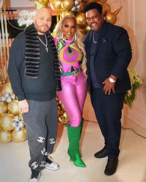 Mary J. Blige Instagram - About last night…..Thank you @donpoohmusic & @nikkiskysavvy for the love at @brooklynchophouse for my birthday dinner #AllFamilyAllLove #FamilyAffair #CapricornSeason 📸 @merrellhollis