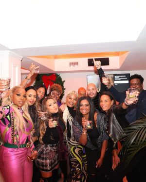 Mary J. Blige Instagram - About last night…..Thank you @donpoohmusic & @nikkiskysavvy for the love at @brooklynchophouse for my birthday dinner #AllFamilyAllLove #FamilyAffair #CapricornSeason 📸 @merrellhollis
