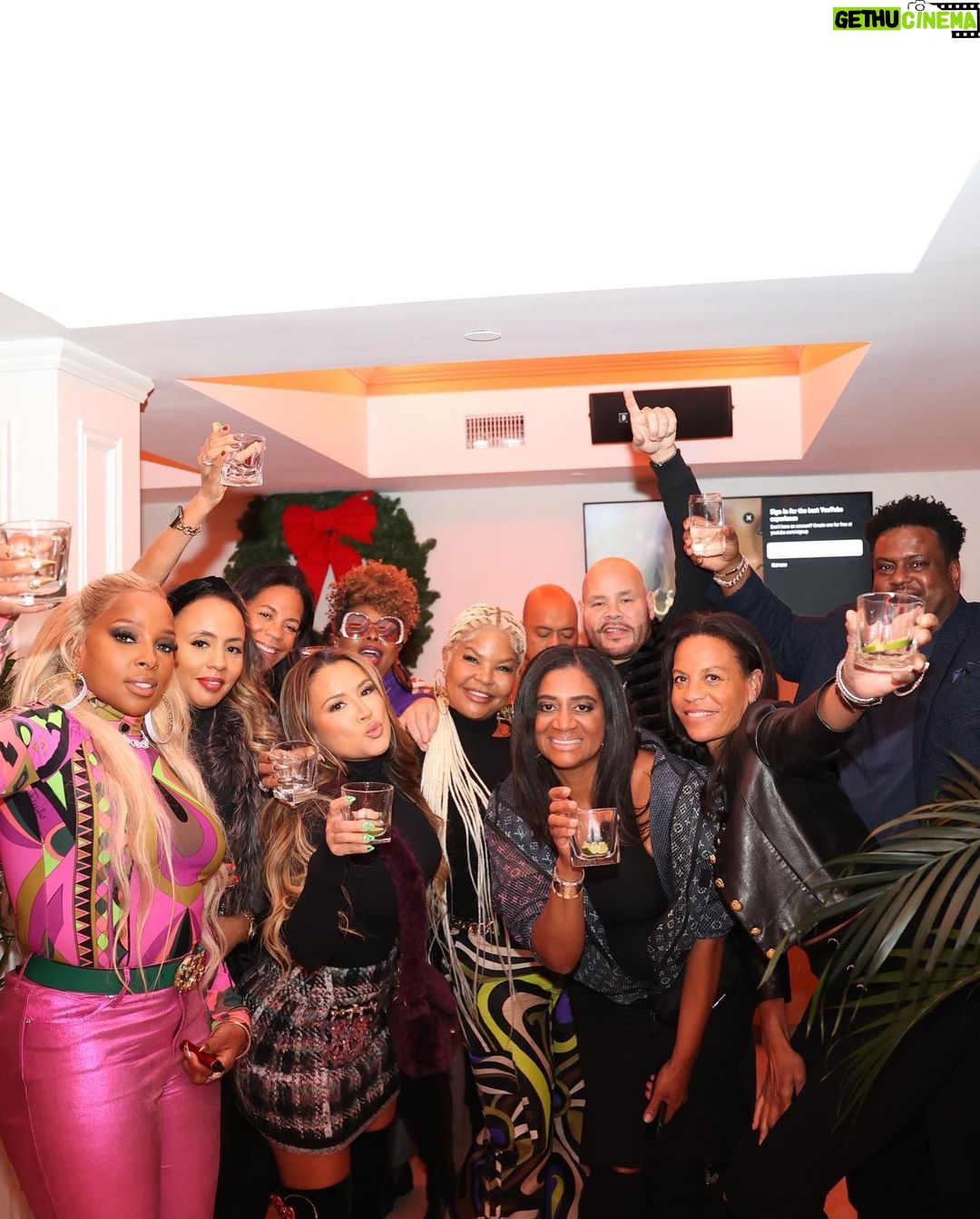 Mary J. Blige - 238.4K Likes - About last night…..Thank you @donpoohmusic & @nikkiskysavvy for the love at @brooklynchophouse for my birthday dinner #AllFamilyAllLove #FamilyAffair #CapricornSeason 📸 @merrellhollis