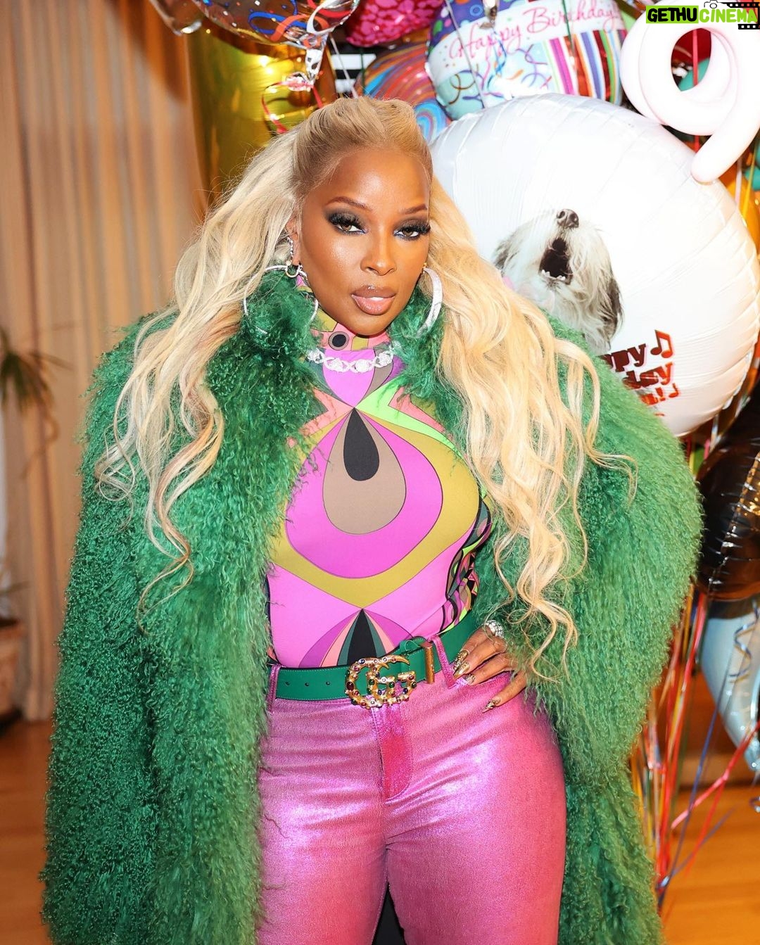 Mary J. Blige - 238.4K Likes - About last night…..Thank you @donpoohmusic & @nikkiskysavvy for the love at @brooklynchophouse for my birthday dinner #AllFamilyAllLove #FamilyAffair #CapricornSeason 📸 @merrellhollis